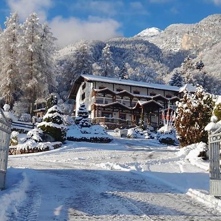 Hotel Ristorante Scoiattolo Sporminore ภายนอก รูปภาพ