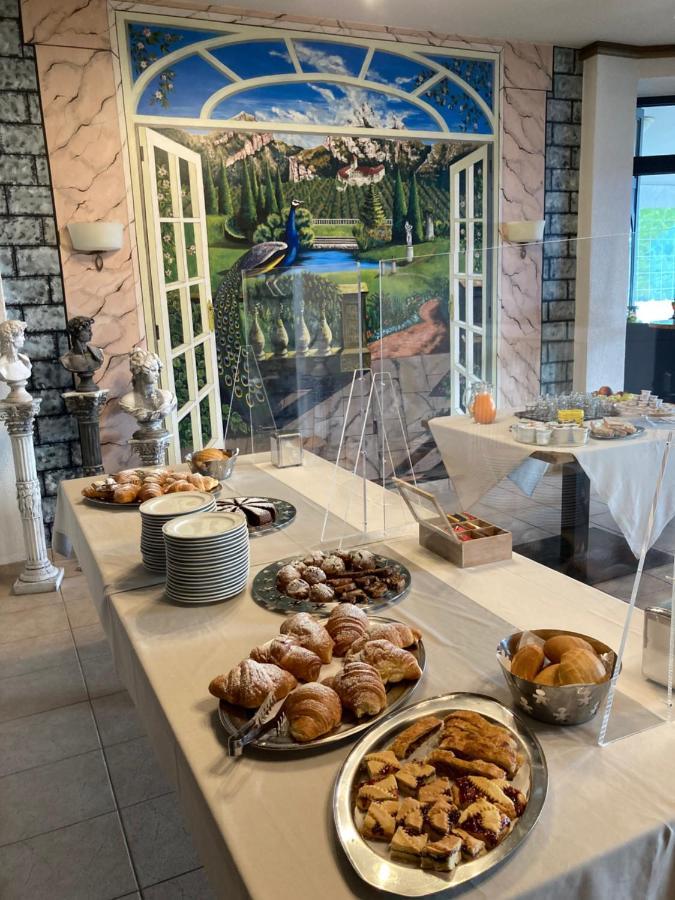 Hotel Ristorante Scoiattolo Sporminore ภายนอก รูปภาพ