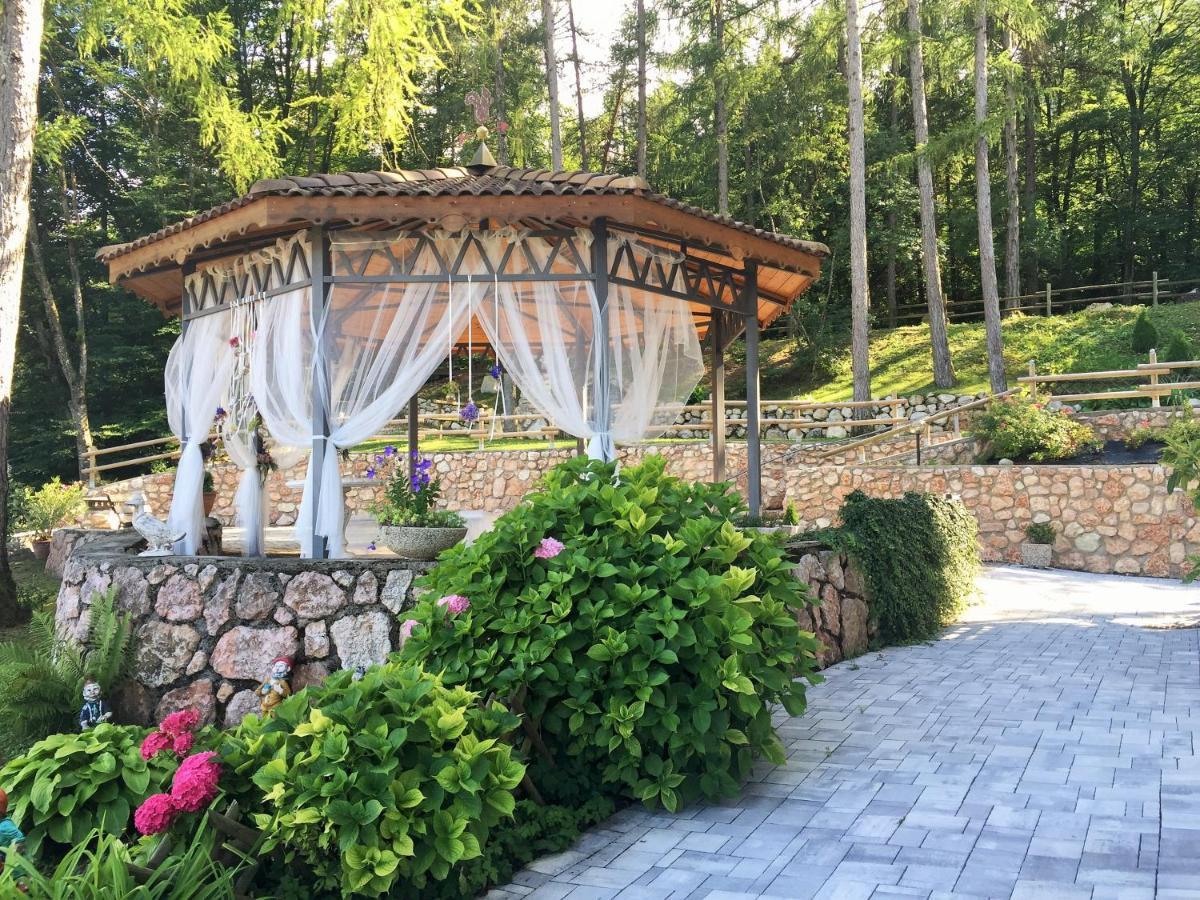 Hotel Ristorante Scoiattolo Sporminore ภายนอก รูปภาพ