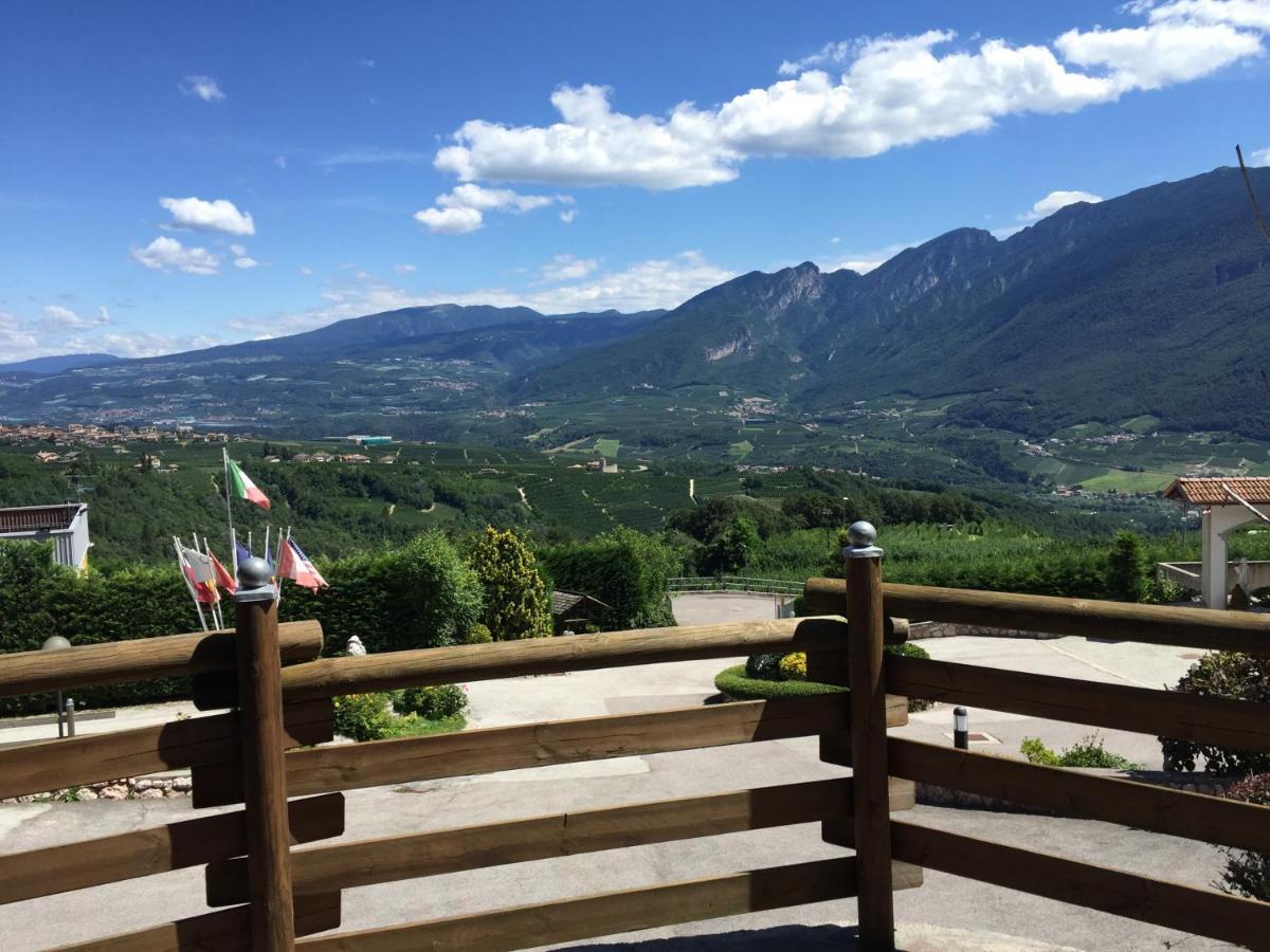 Hotel Ristorante Scoiattolo Sporminore ภายนอก รูปภาพ