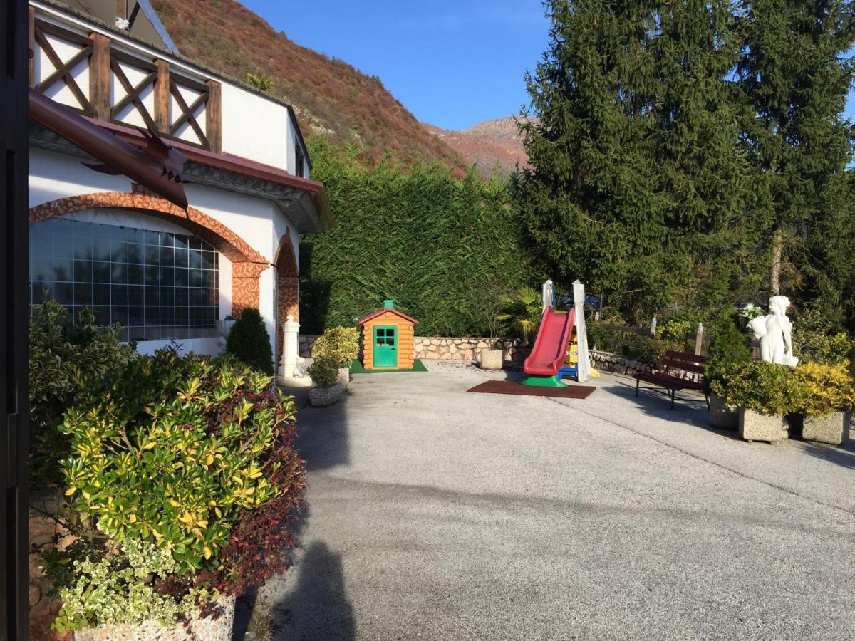Hotel Ristorante Scoiattolo Sporminore ภายนอก รูปภาพ